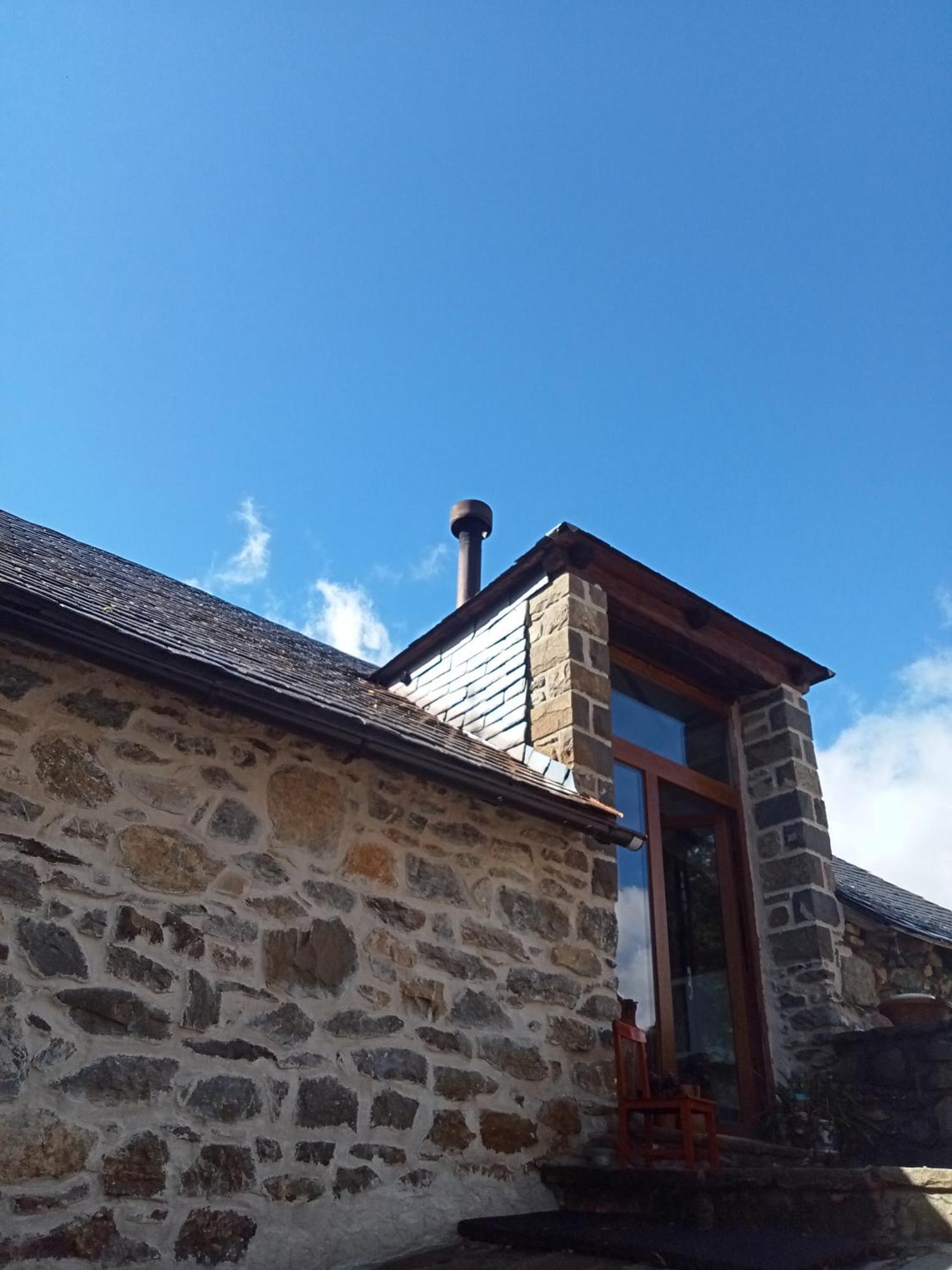 Suite En Cuadra Pajar, Casa Rural Hoz de Jaca Eksteriør billede