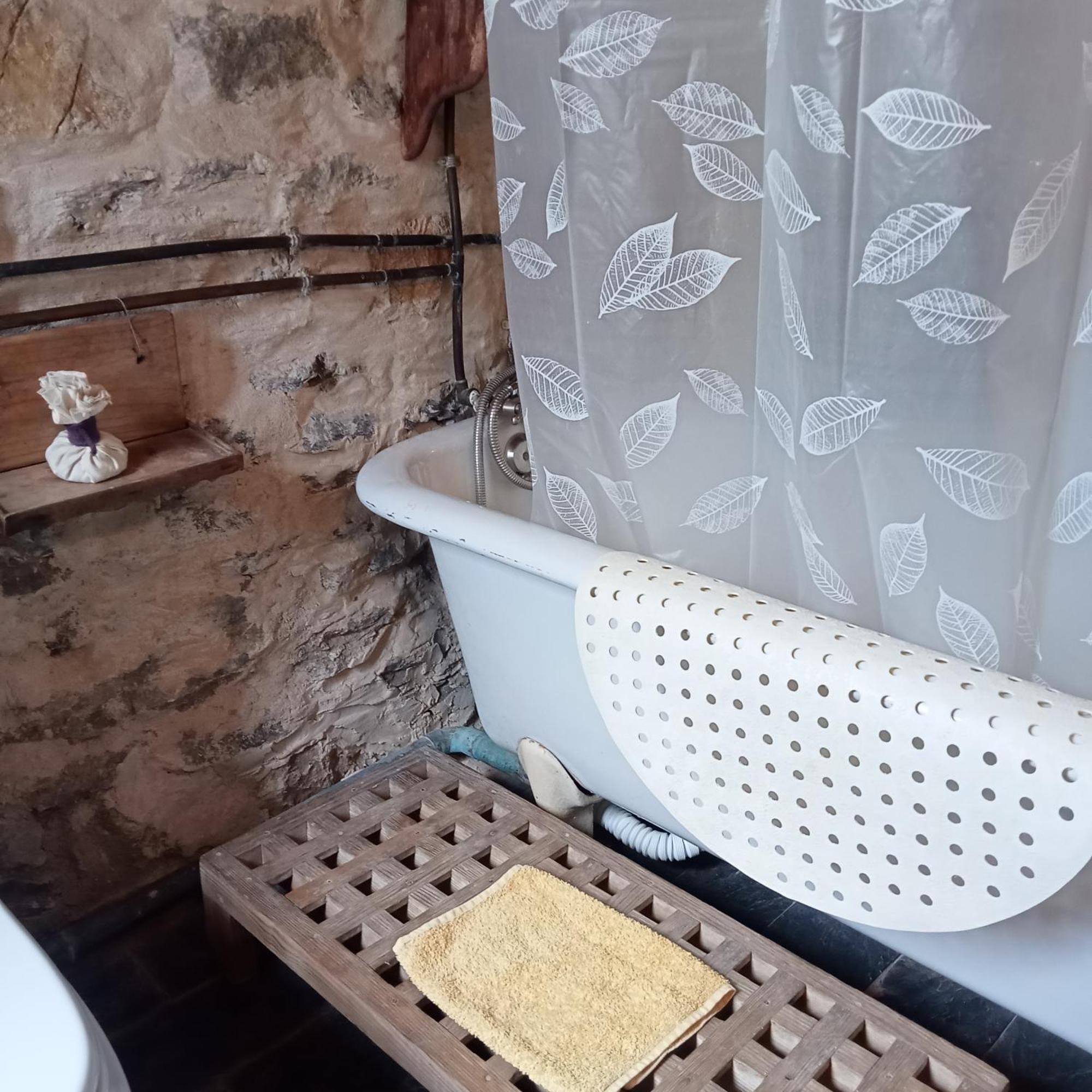 Suite En Cuadra Pajar, Casa Rural Hoz de Jaca Eksteriør billede