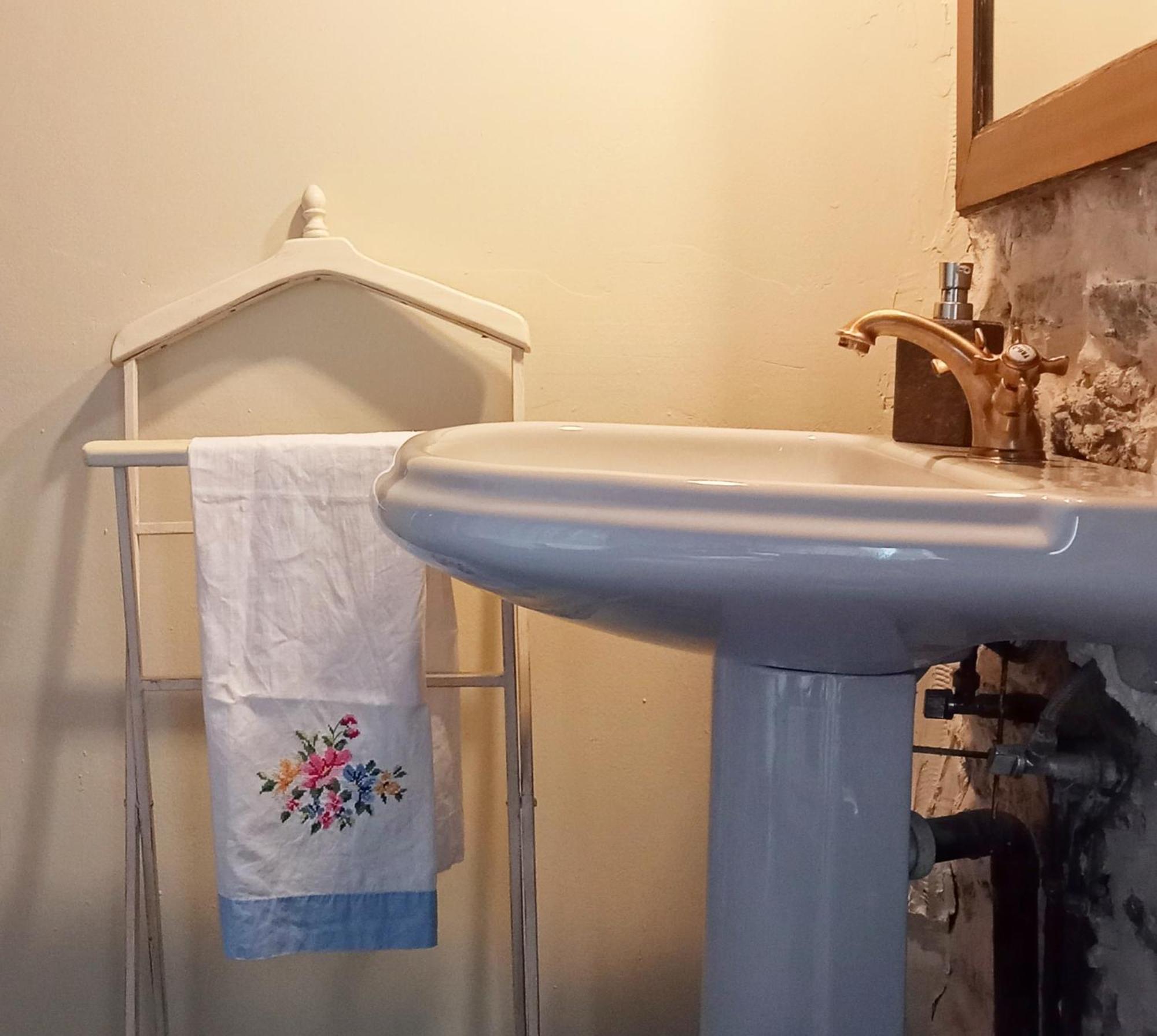 Suite En Cuadra Pajar, Casa Rural Hoz de Jaca Eksteriør billede