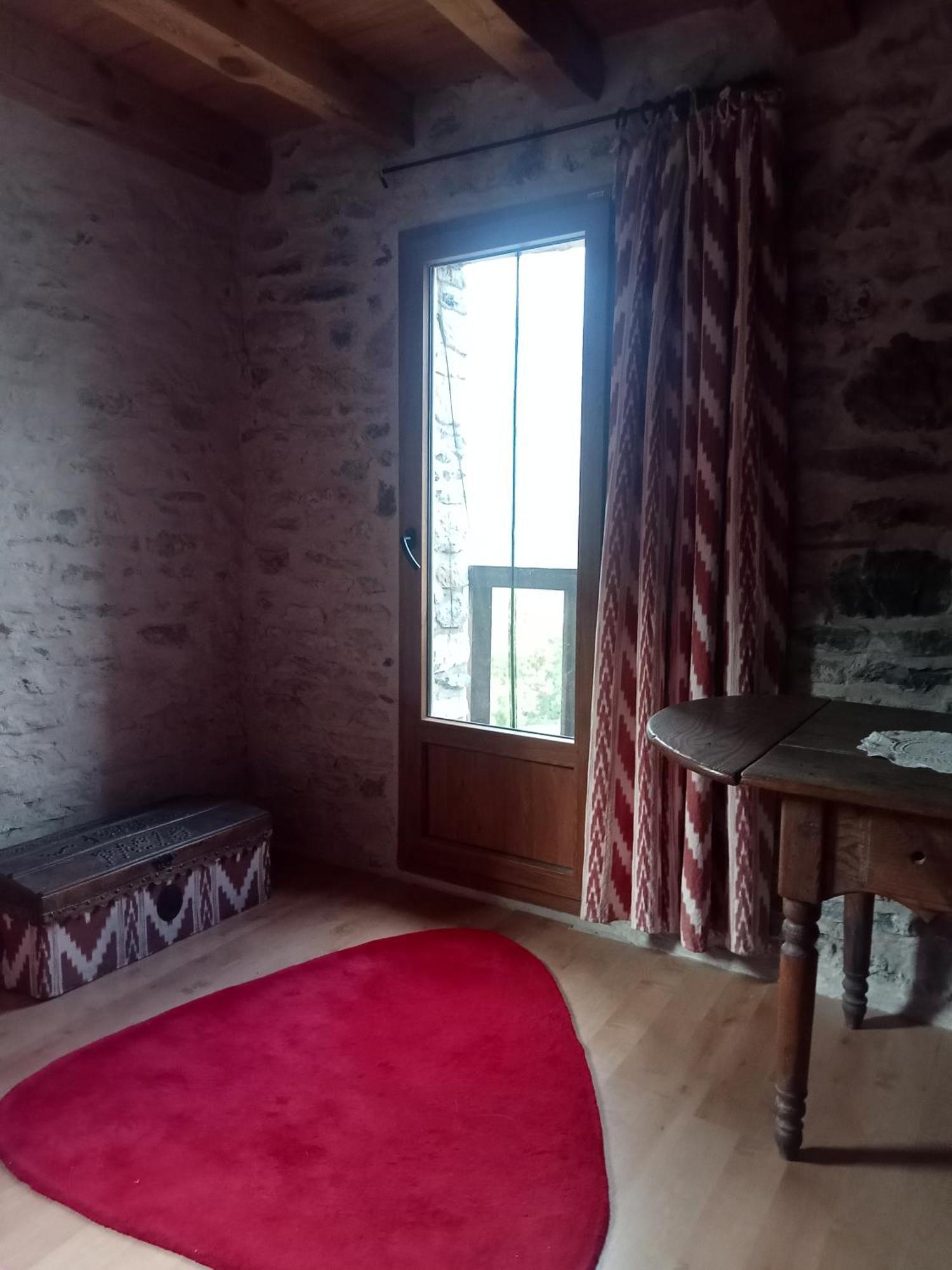 Suite En Cuadra Pajar, Casa Rural Hoz de Jaca Eksteriør billede